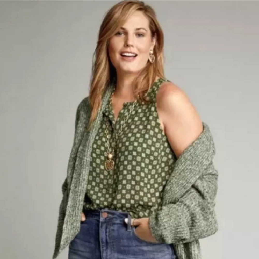 CAbi snap sleeveless top in flower tile